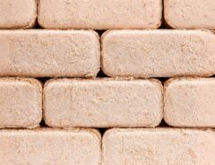 Gestapelte Rechteckbriketts